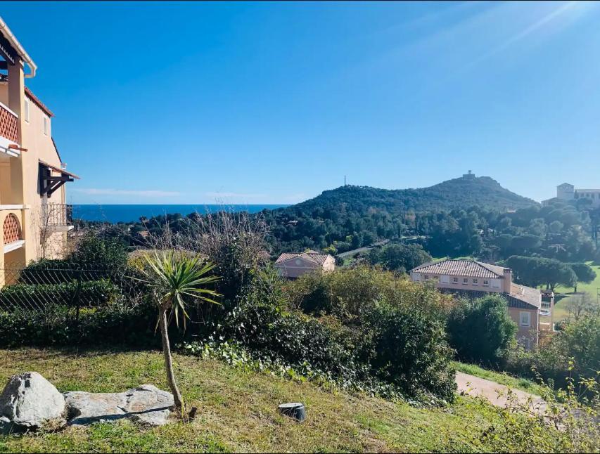 Village Cap Esterel, Piscine, Plage Saint-Raphaël Eksteriør billede