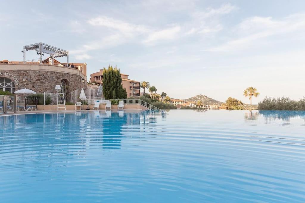 Village Cap Esterel, Piscine, Plage Saint-Raphaël Eksteriør billede