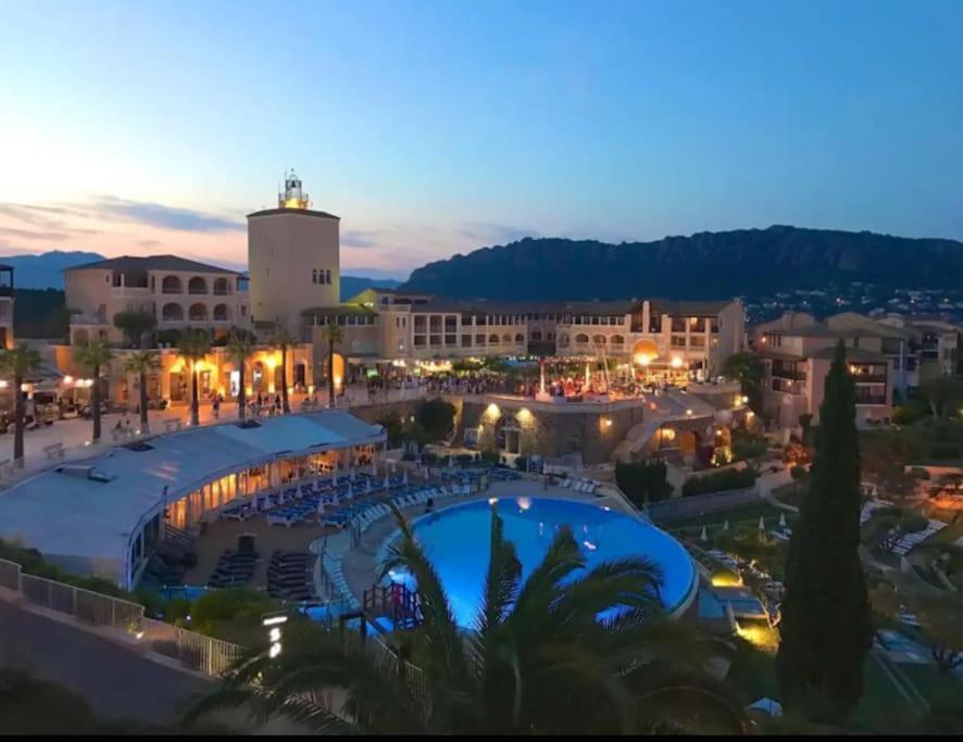Village Cap Esterel, Piscine, Plage Saint-Raphaël Eksteriør billede